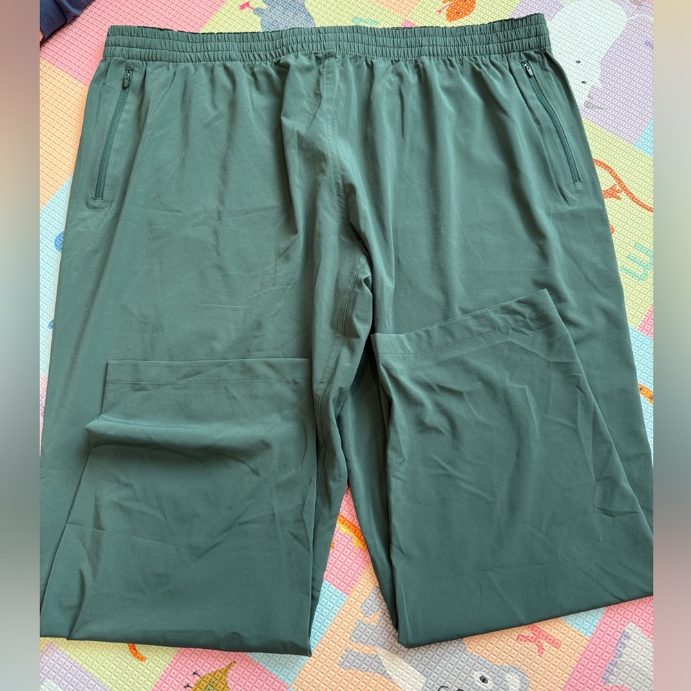 NWT Outdoor Voices black Zephyr joggers, Evergreen. 3 pockets. Multiple Sizes